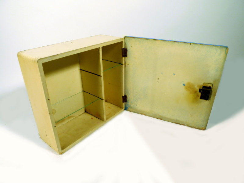 armario botiquin madera cristal con llave 30x33x12 1u